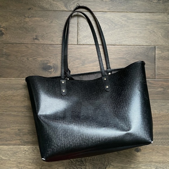 Reversible Large Coach Purse. Used and ready to ship. - Picture 2 of 7